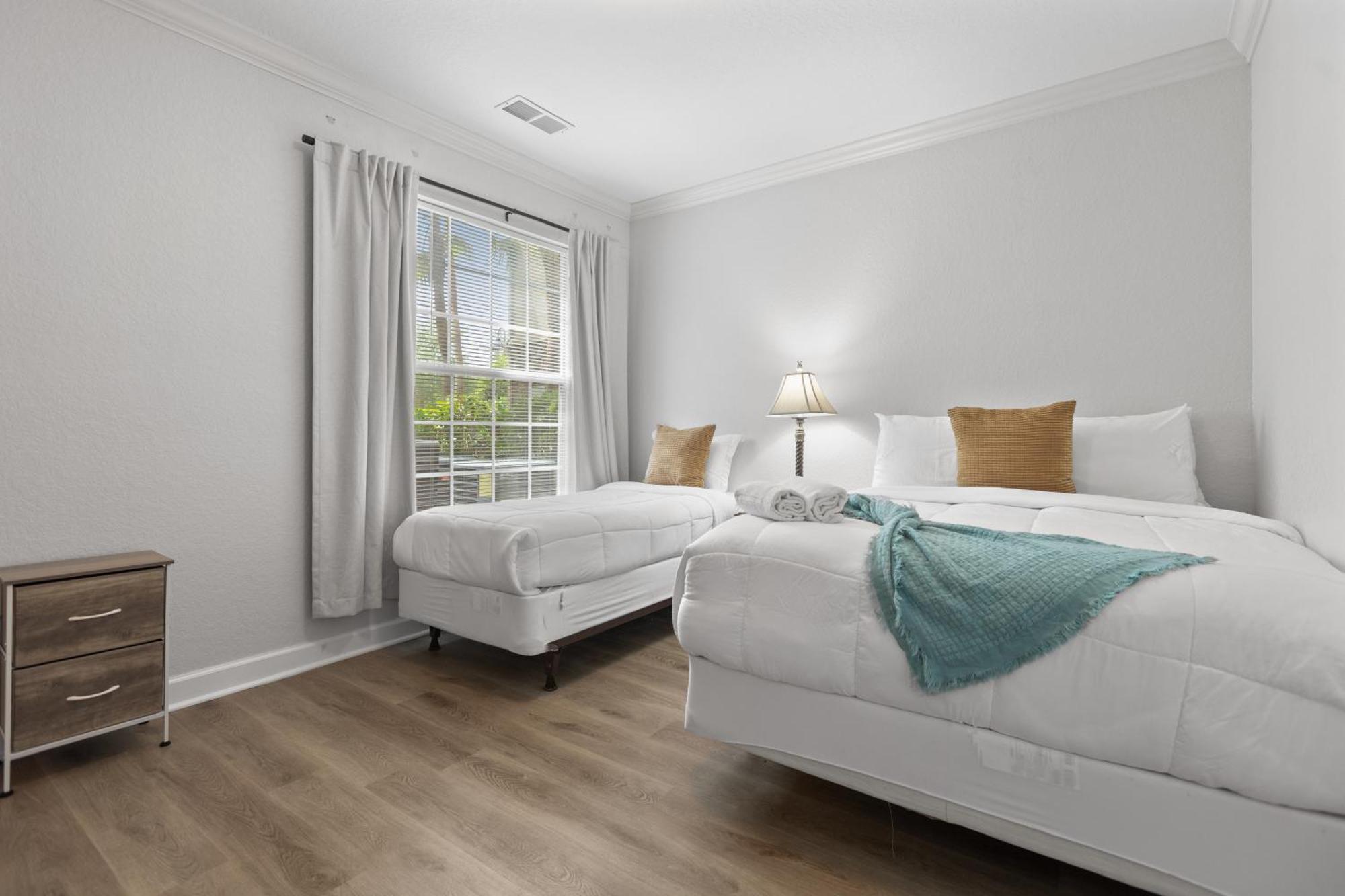 Near W/ Pool-3br/2ba-spacious & Cozy Apartment Davenport