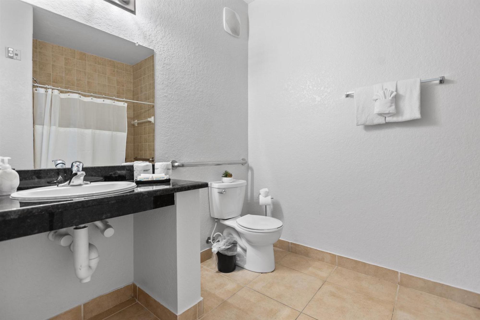 Near W/ Pool-3br/2ba-spacious & Cozy Apartment
