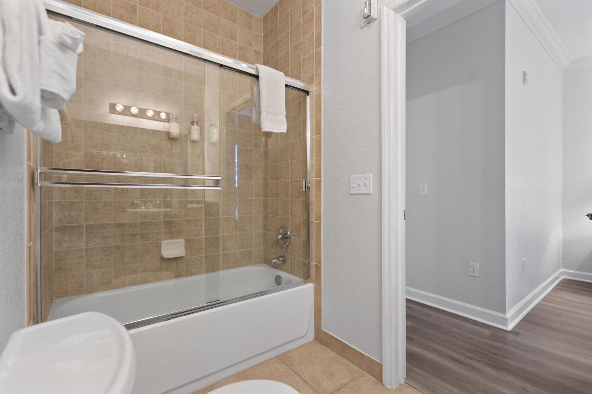 Near W/ Pool-3br/2ba-spacious & Cozy *