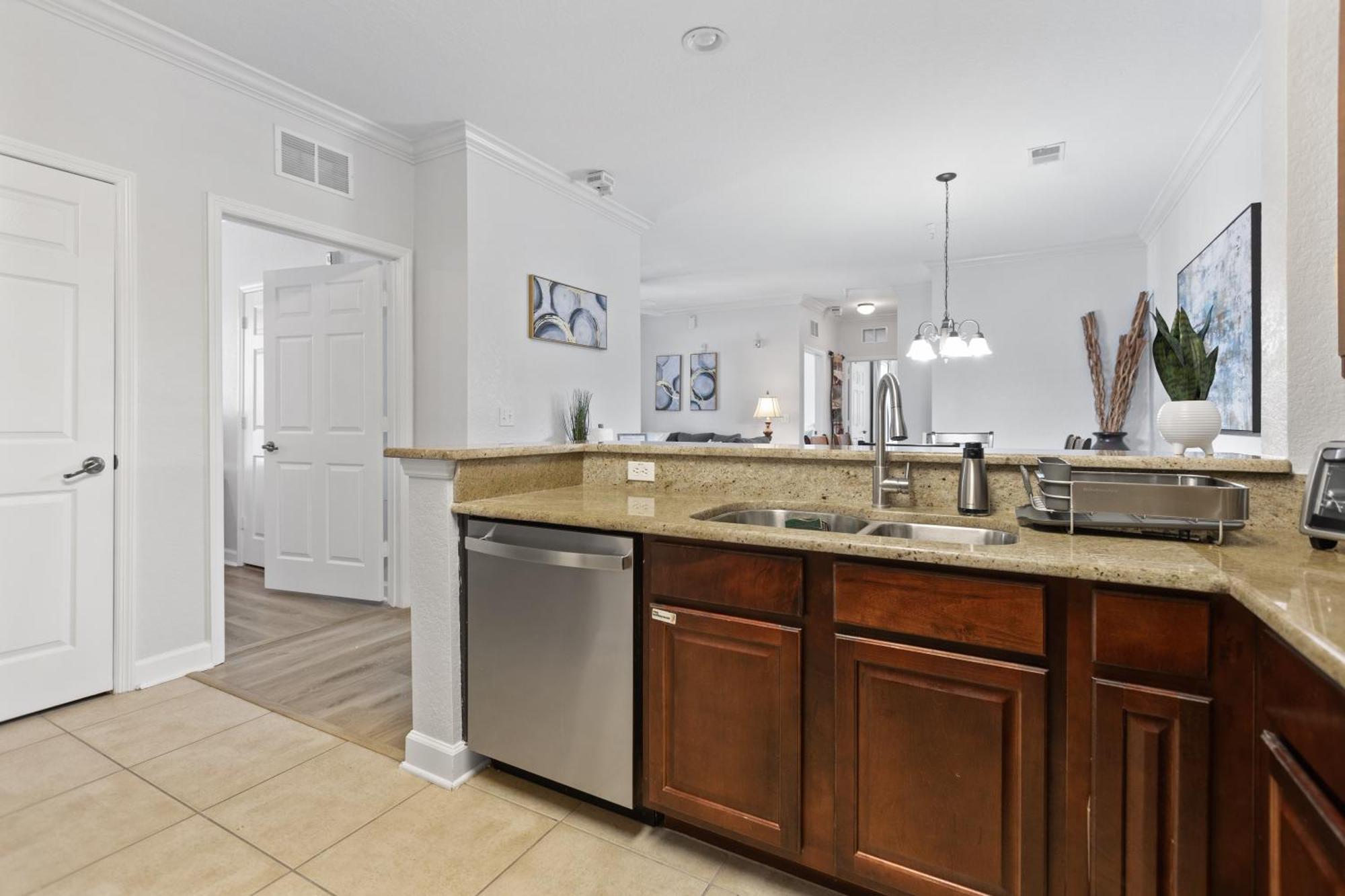 Near W/ Pool-3br/2ba-spacious & Cozy Apartment