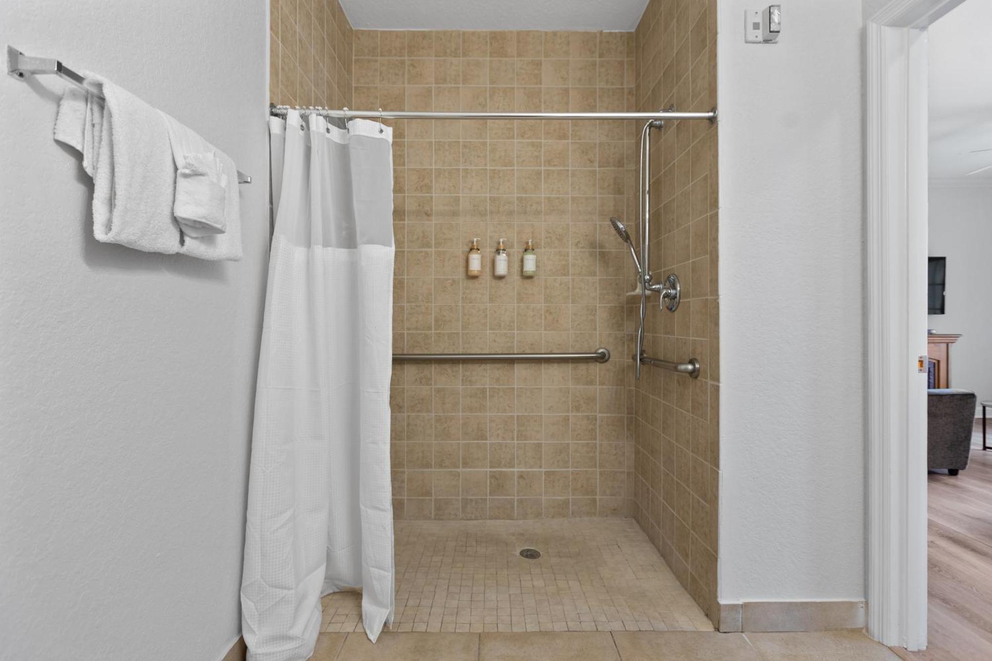 Apartment Near W/ Pool-3br/2ba-spacious & Cozy Davenport
