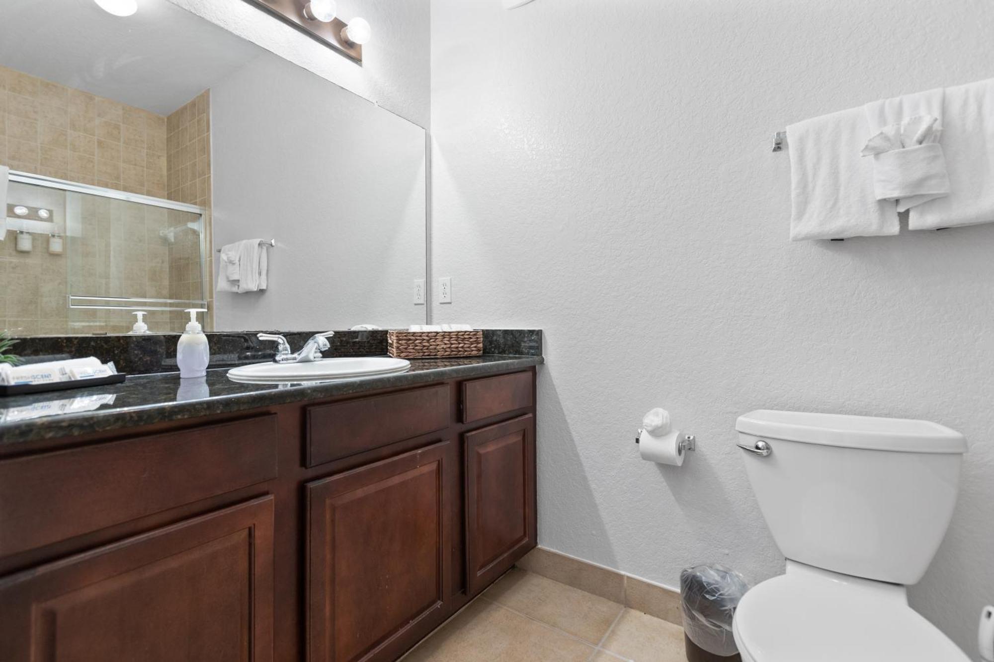 Near W/ Pool-3br/2ba-spacious & Cozy Davenport