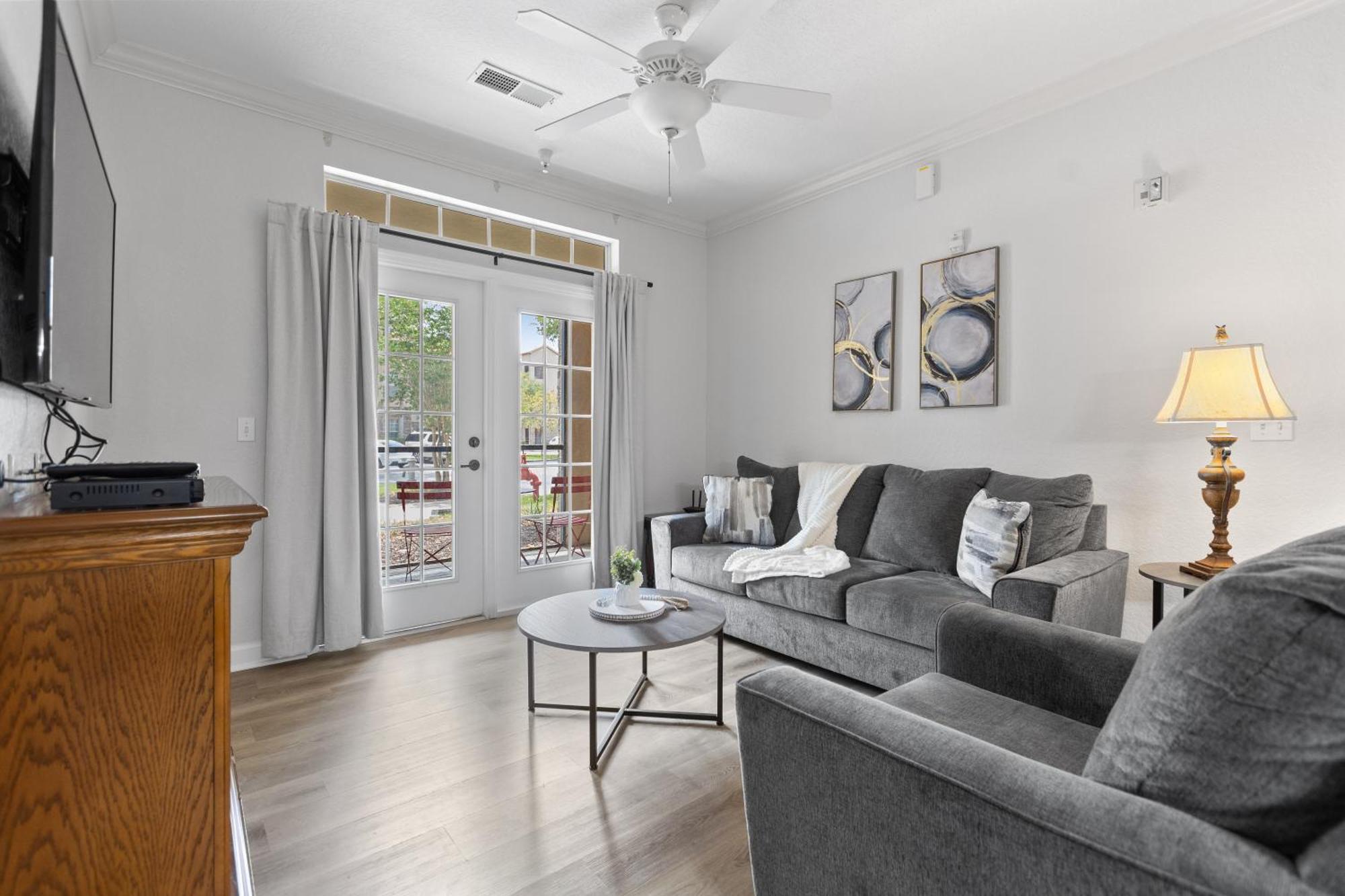 Near W/ Pool-3br/2ba-spacious & Cozy *
