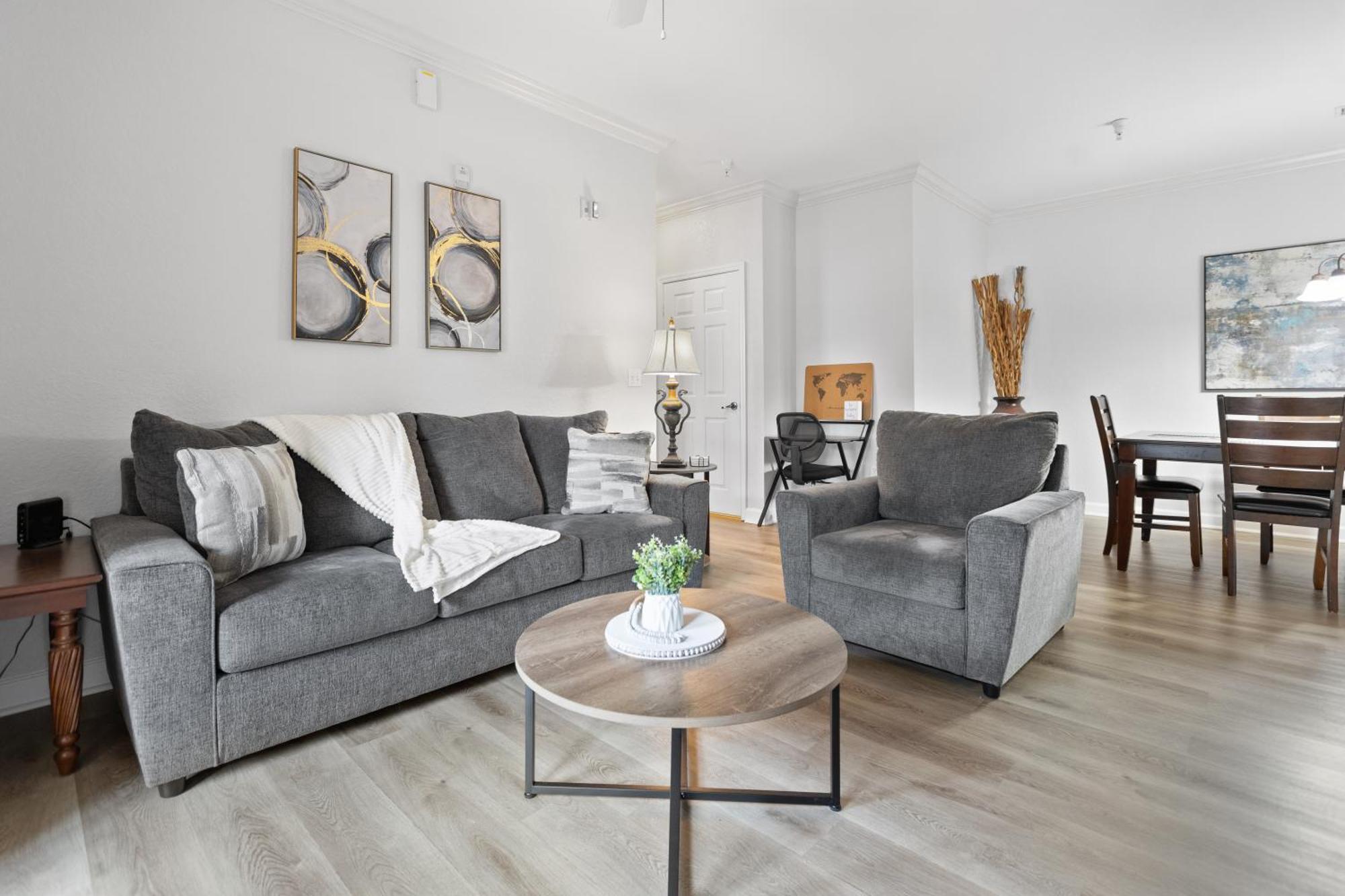 Near W/ Pool-3br/2ba-spacious & Cozy Apartment
