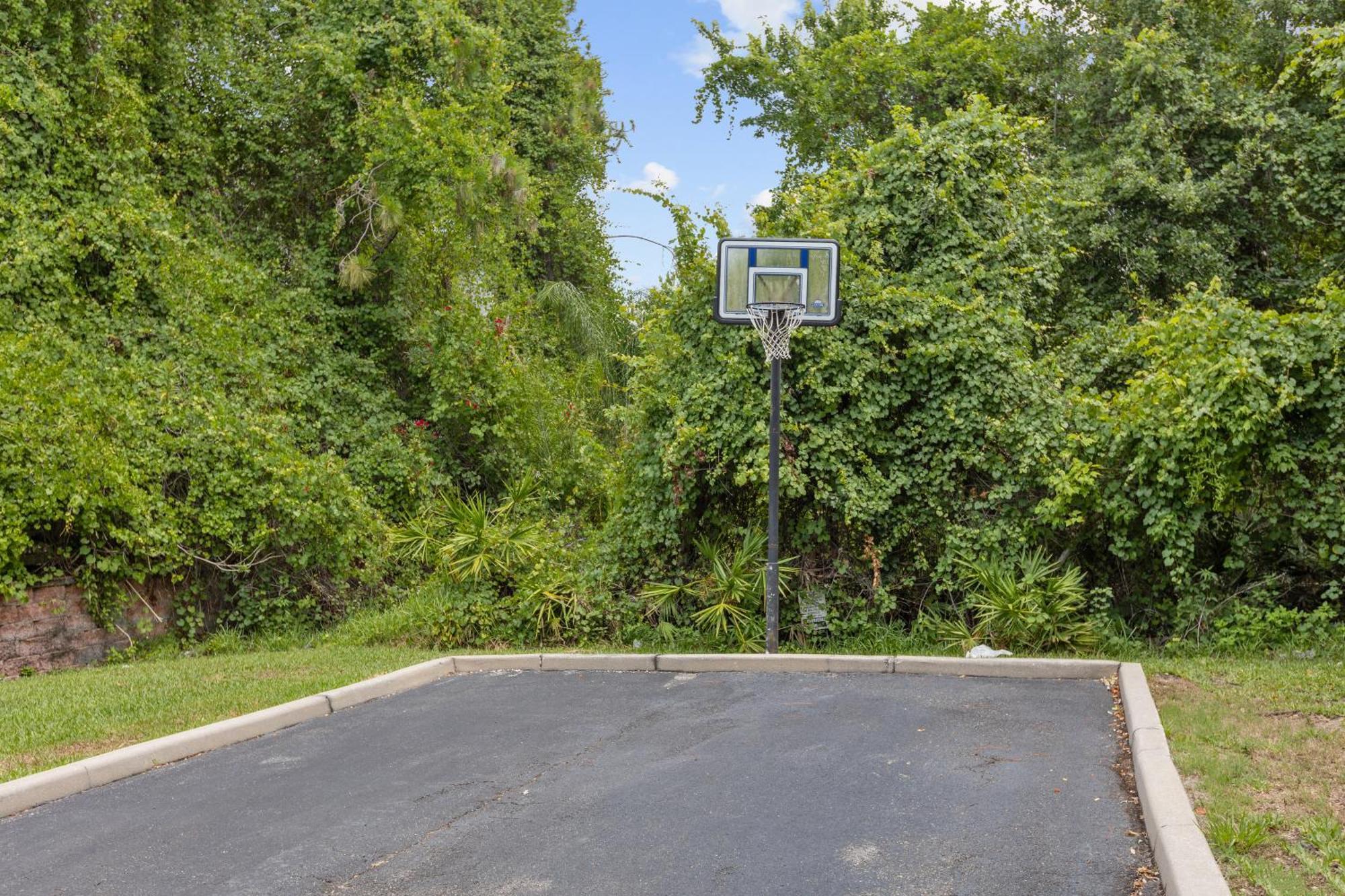 Apartment Near W/ Pool-3br/2ba-spacious & Cozy *